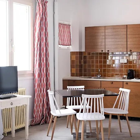 Le Beau Rivage מלון דירות 3*