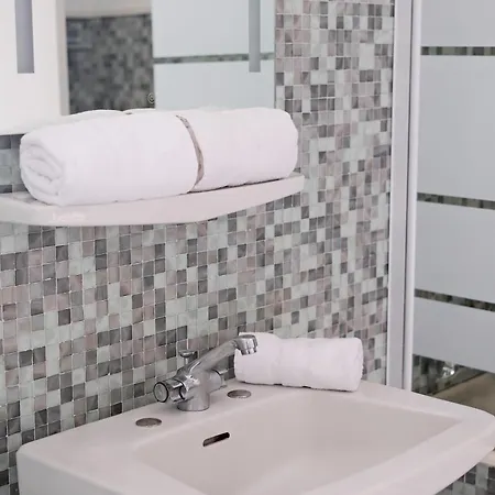 Le Beau Rivage מלון דירות