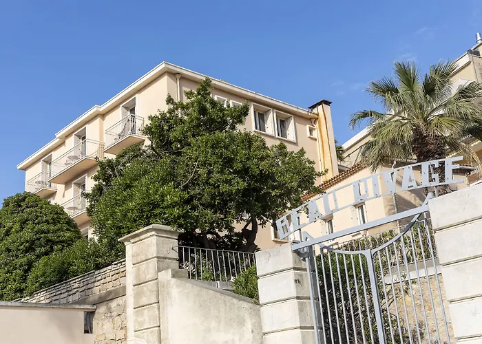 מלון דירות Le Beau Rivage בנדול