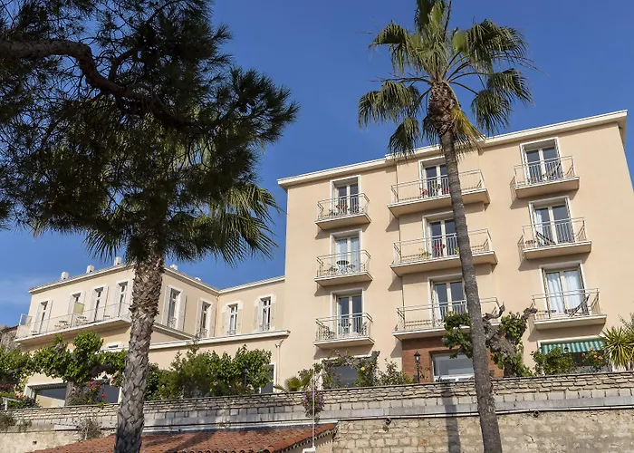 Le Beau Rivage מלון דירות בנדול